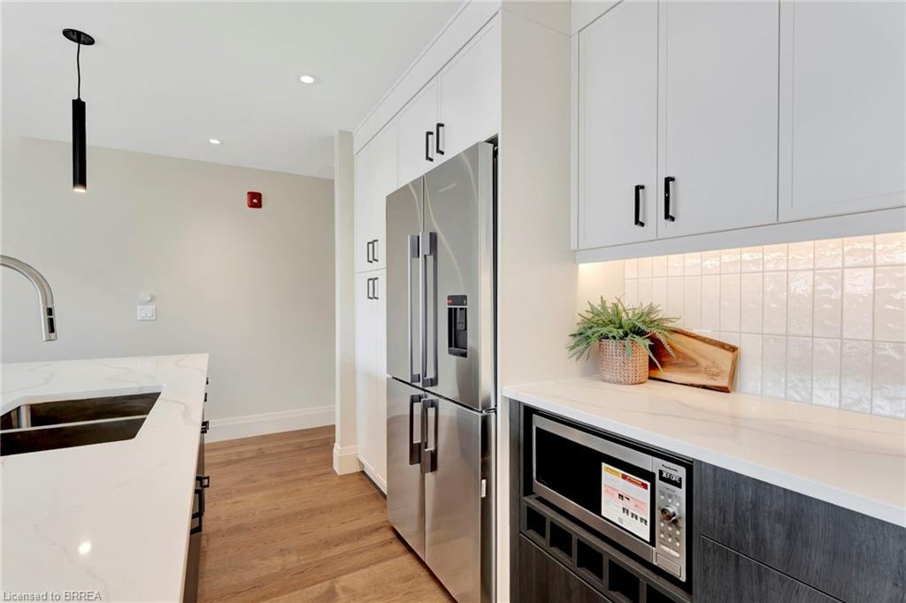 203-7 Grand River Street N, Paris, ON - Indoor Photo Showing Kitchen With Double Sink With Upgraded Kitchen