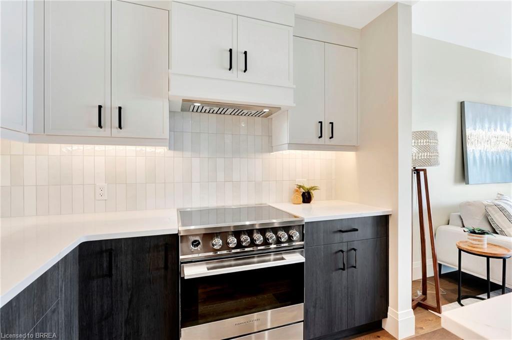 203-7 Grand River Street N, Paris, ON - Indoor Photo Showing Kitchen