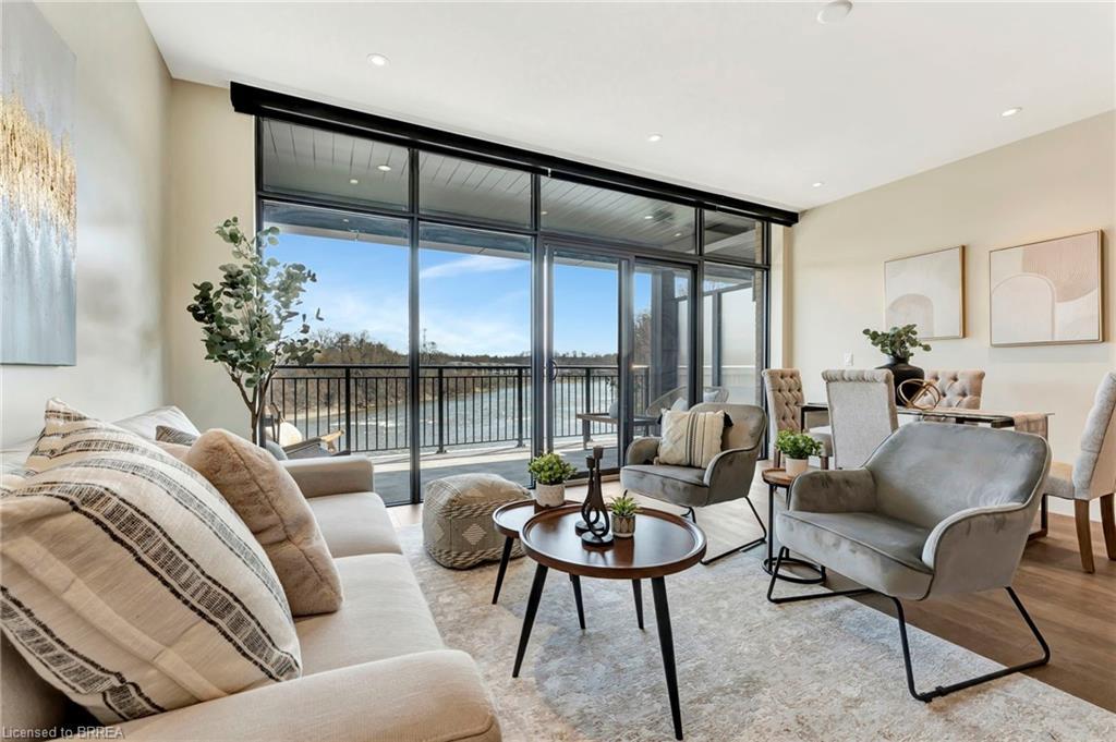 203-7 Grand River Street N, Paris, ON - Indoor Photo Showing Living Room