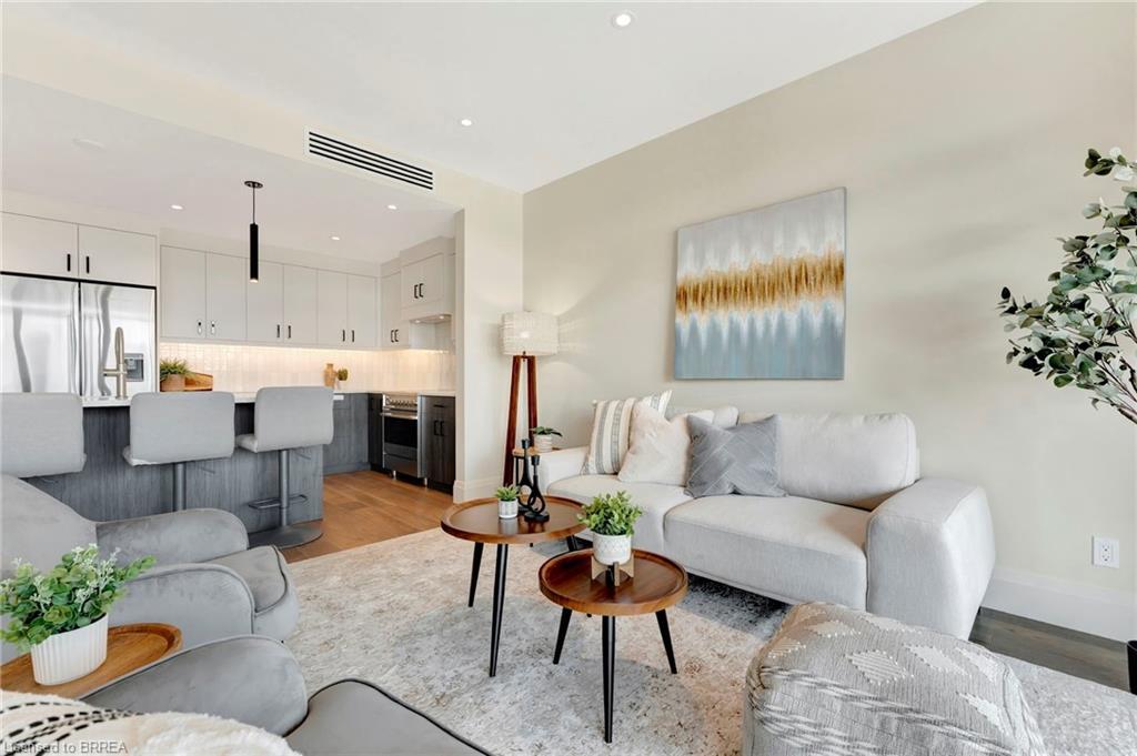 203-7 Grand River Street N, Paris, ON - Indoor Photo Showing Living Room