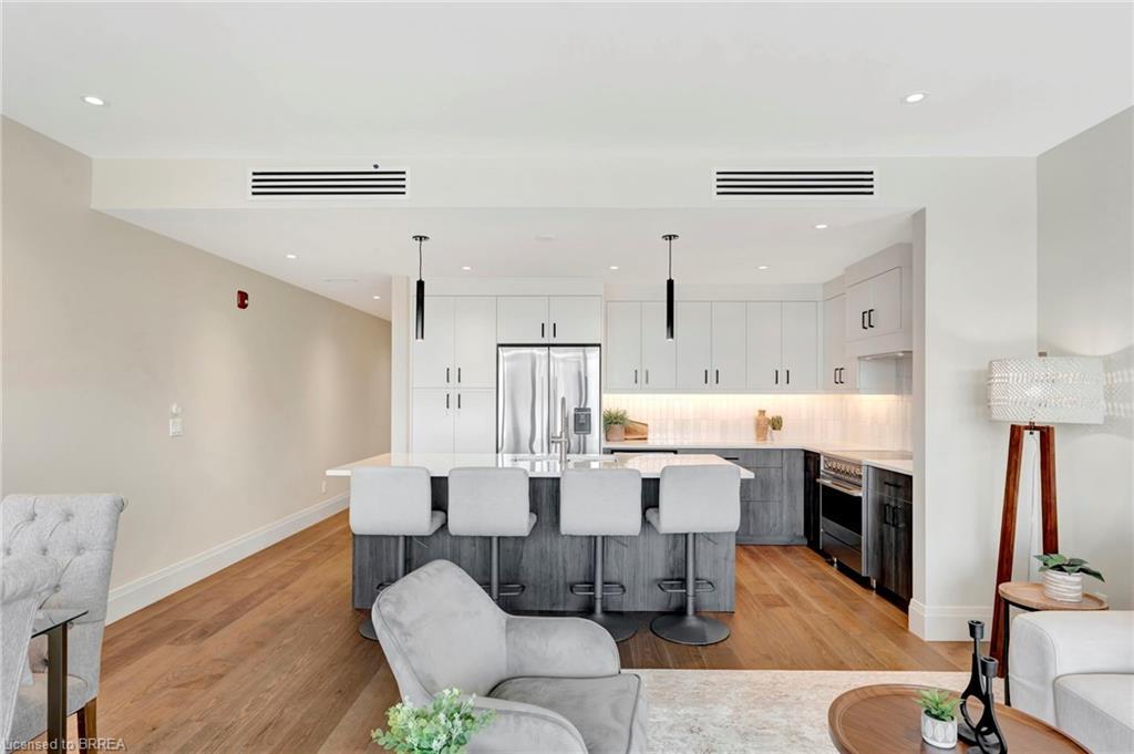 203-7 Grand River Street N, Paris, ON - Indoor