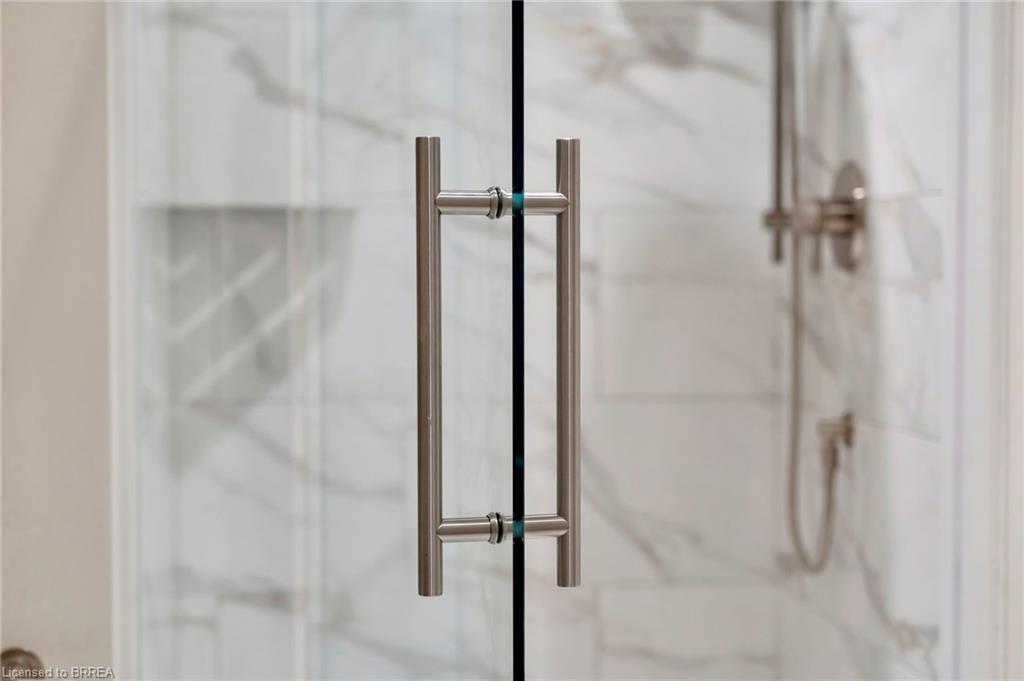 203-7 Grand River Street N, Paris, ON - Indoor Photo Showing Bathroom