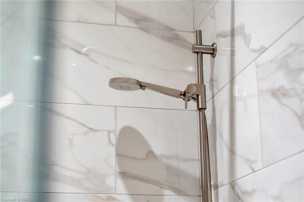 203-7 Grand River Street N, Paris, ON - Indoor Photo Showing Bathroom