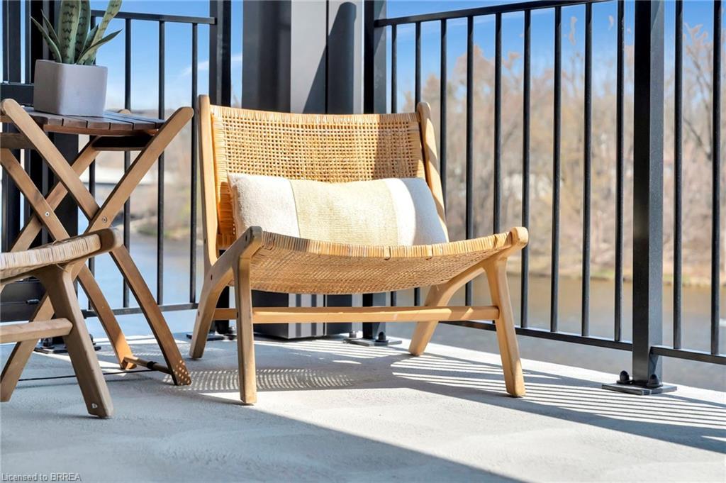 203-7 Grand River Street N, Paris, ON - With Exterior