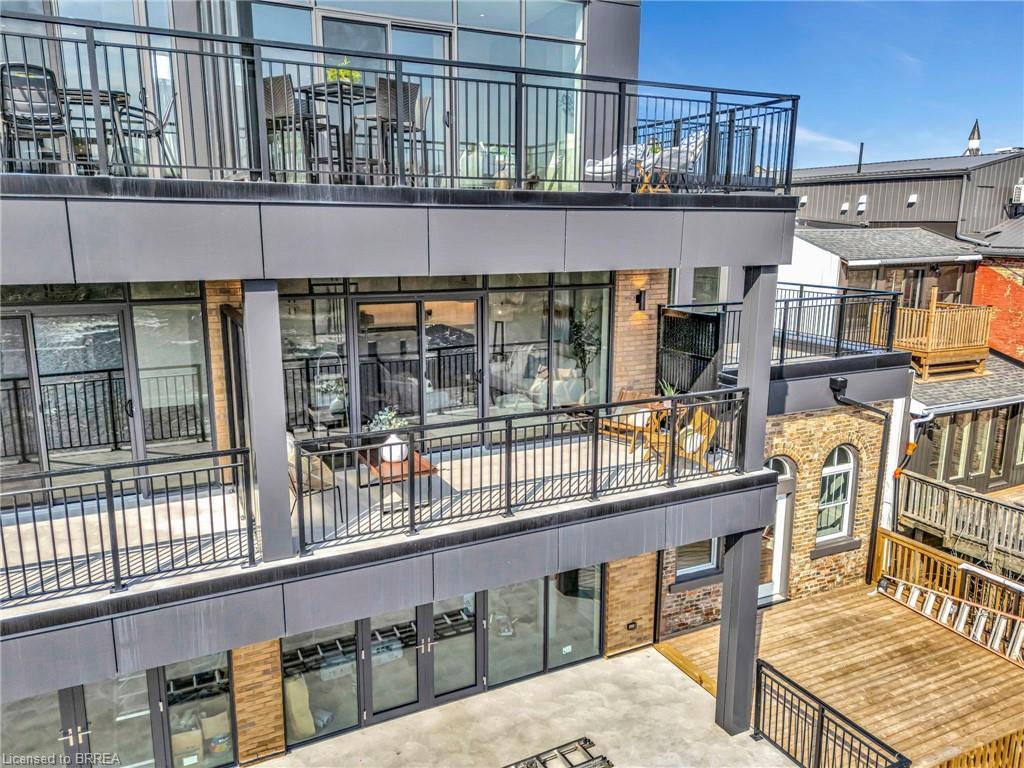 203-7 Grand River Street N, Paris, ON - Outdoor With Exterior