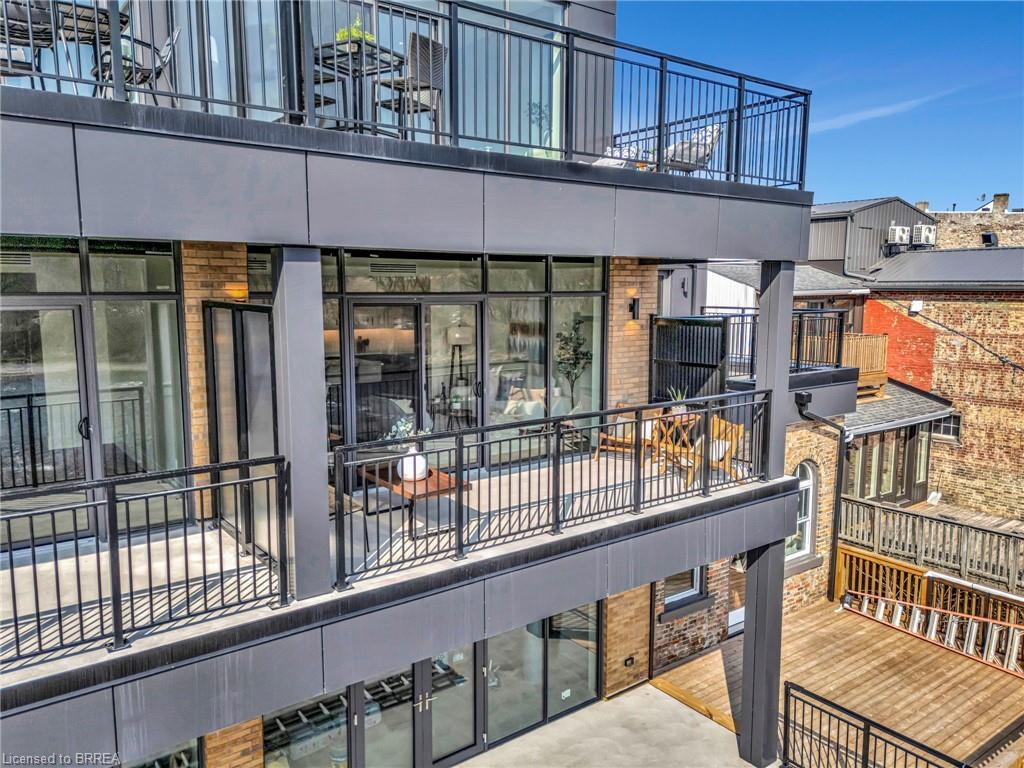 203-7 Grand River Street N, Paris, ON - Outdoor With Exterior