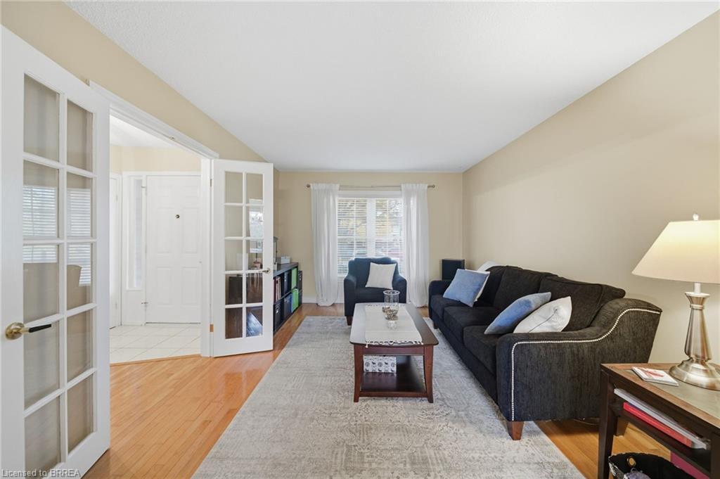 36 Black Locust Way, Brantford, ON - Indoor Photo Showing Living Room