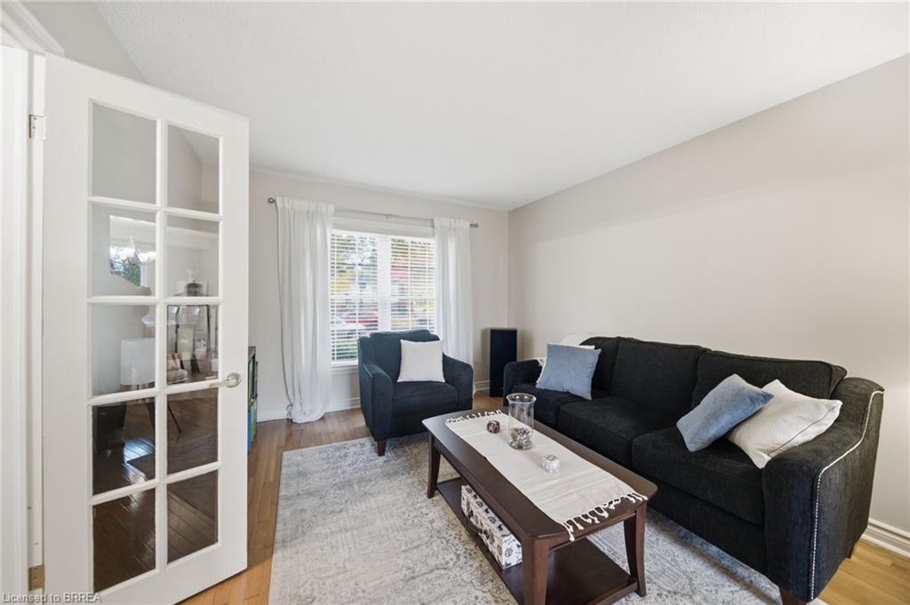 36 Black Locust Way, Brantford, ON - Indoor Photo Showing Living Room