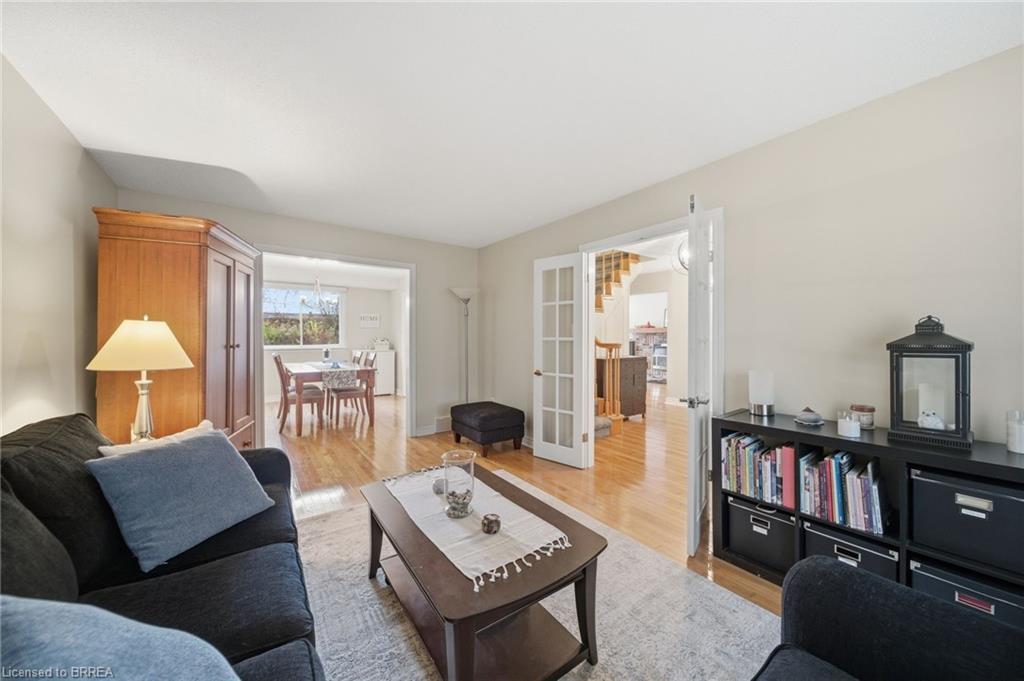 36 Black Locust Way, Brantford, ON - Indoor Photo Showing Living Room