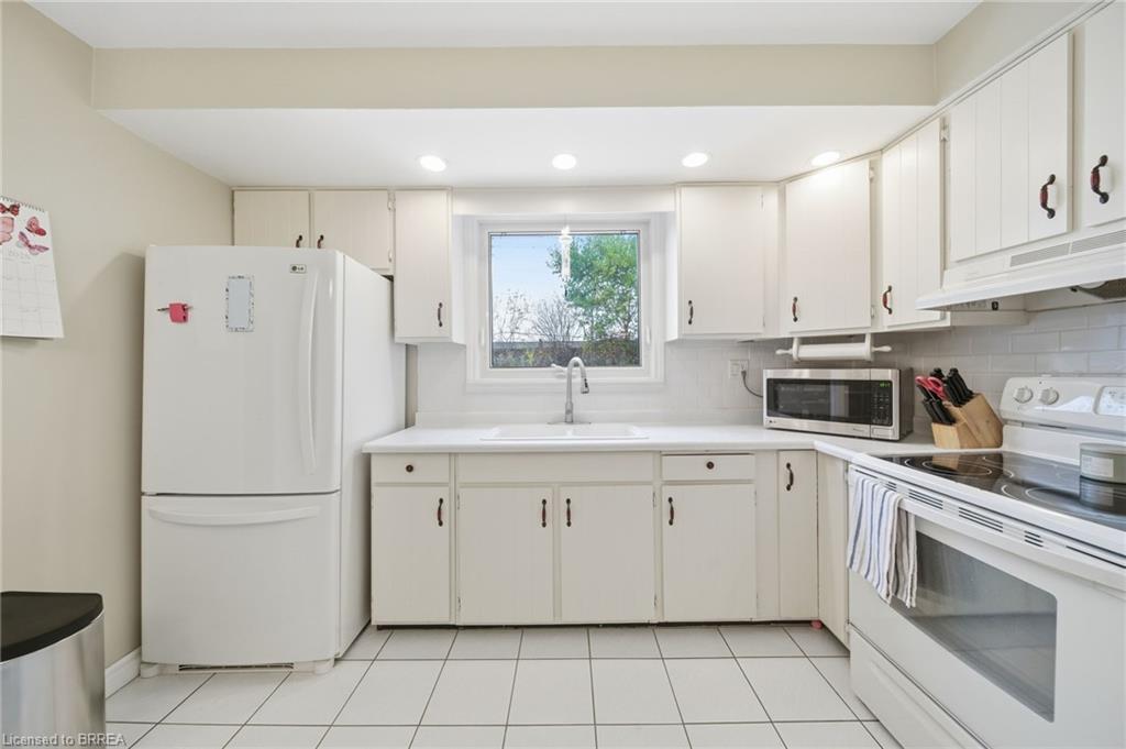 36 Black Locust Way, Brantford, ON - Indoor Photo Showing Kitchen