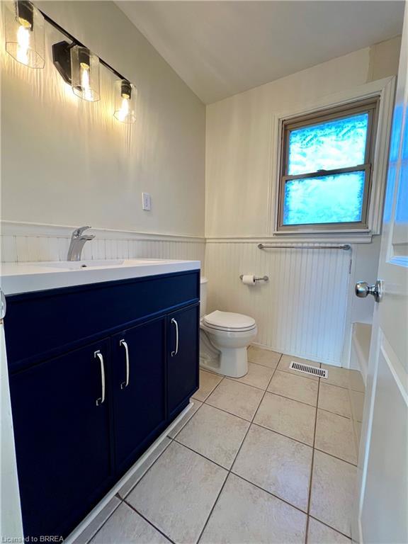 56 Sixth Concession Road, Burford, ON - Indoor Photo Showing Bathroom