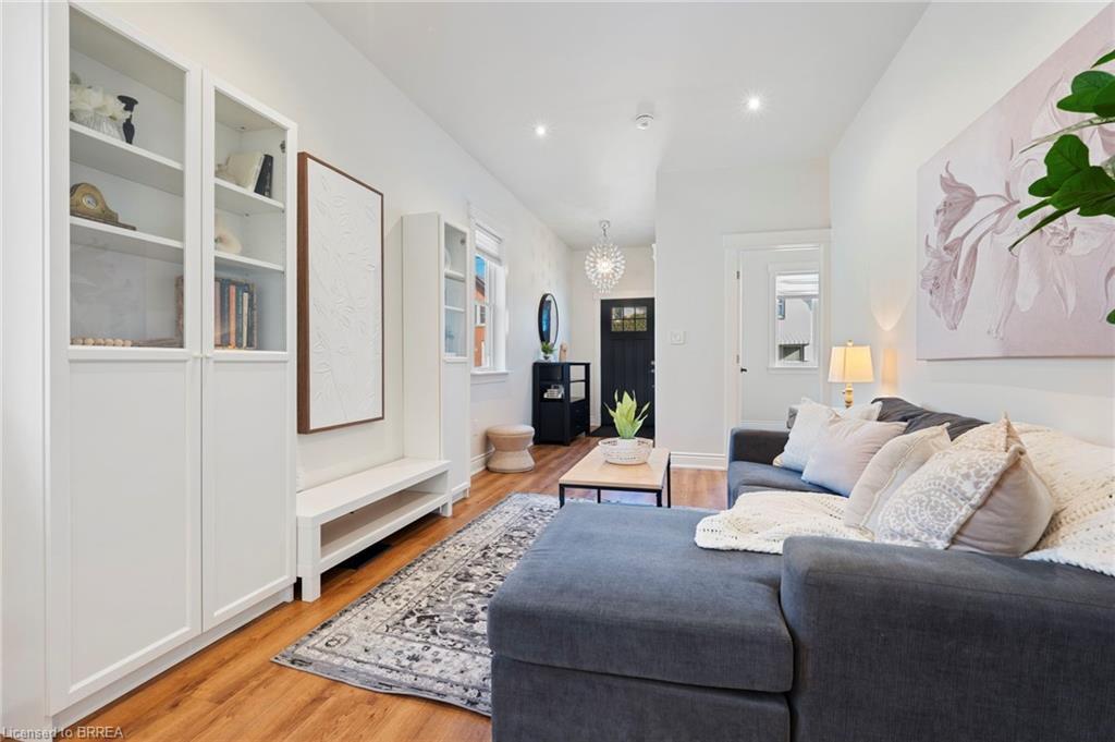 14 Spring Street, Brantford, ON - Indoor Photo Showing Other Room