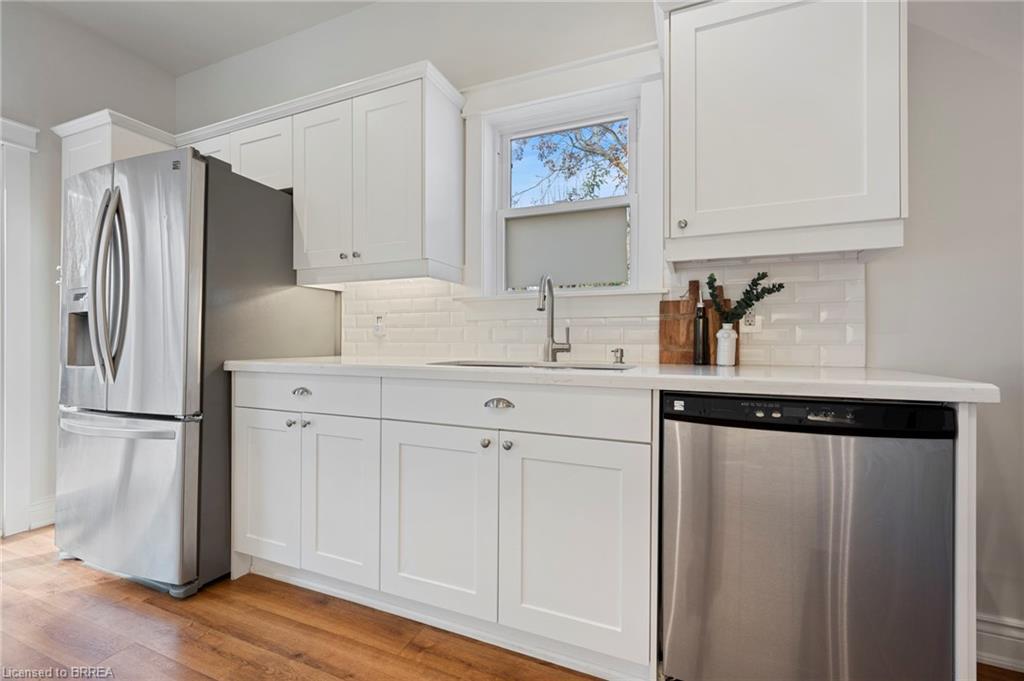14 Spring Street, Brantford, ON - Indoor Photo Showing Kitchen