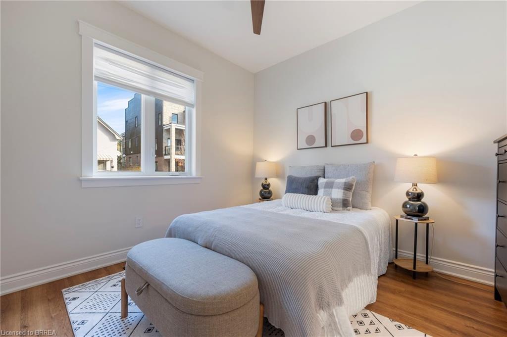 14 Spring Street, Brantford, ON - Indoor Photo Showing Bedroom