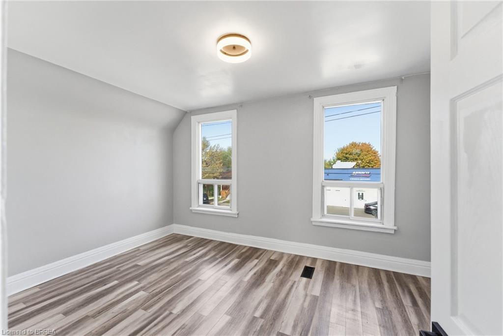 166 Beach Road, Hamilton, ON - Indoor Photo Showing Other Room