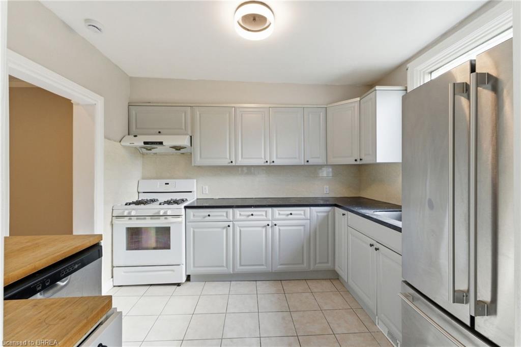 166 Beach Road, Hamilton, ON - Indoor Photo Showing Kitchen