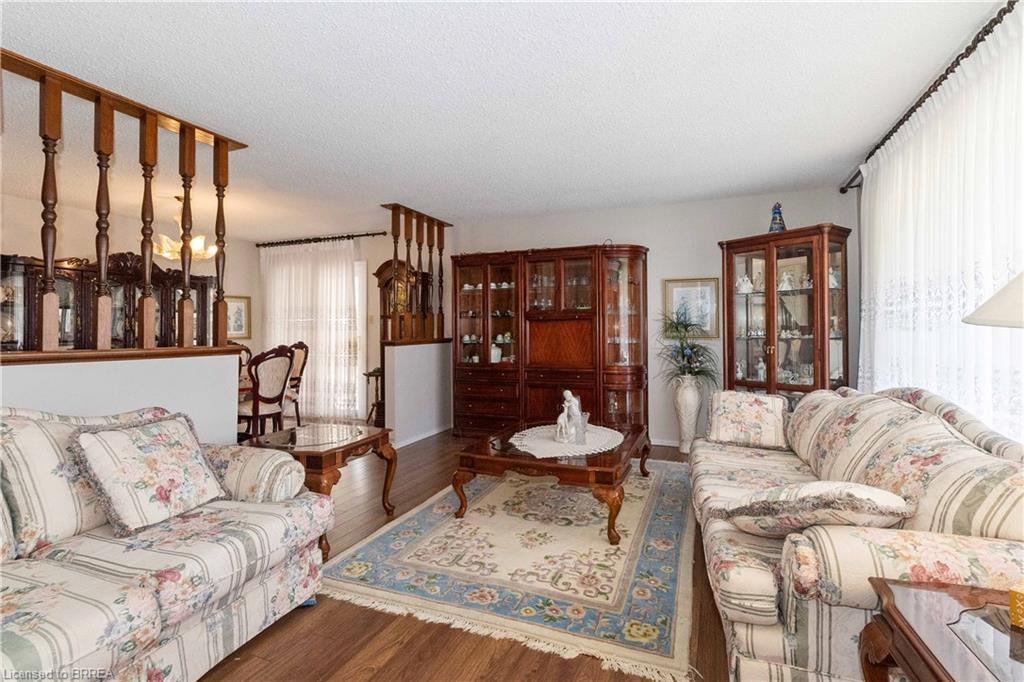 11 Sigurd Jensen Court, Brantford, ON - Indoor Photo Showing Living Room
