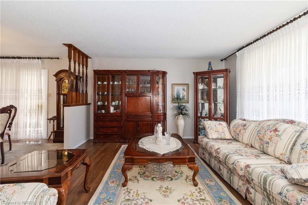 11 Sigurd Jensen Court, Brantford, ON - Indoor Photo Showing Living Room