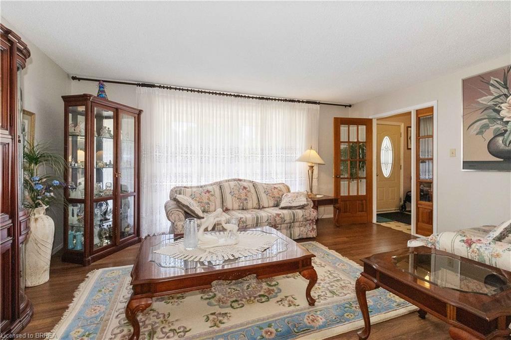 11 Sigurd Jensen Court, Brantford, ON - Indoor Photo Showing Living Room