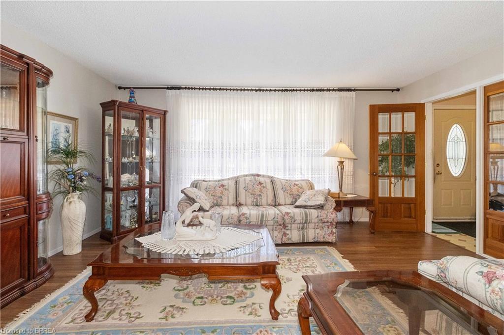 11 Sigurd Jensen Court, Brantford, ON - Indoor Photo Showing Living Room
