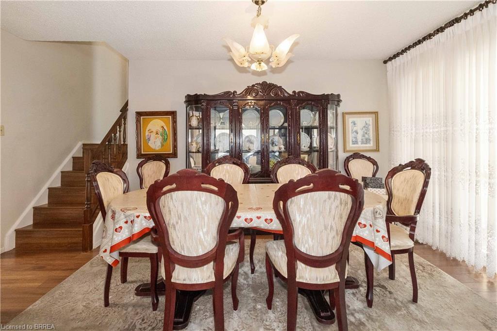 11 Sigurd Jensen Court, Brantford, ON - Indoor Photo Showing Dining Room