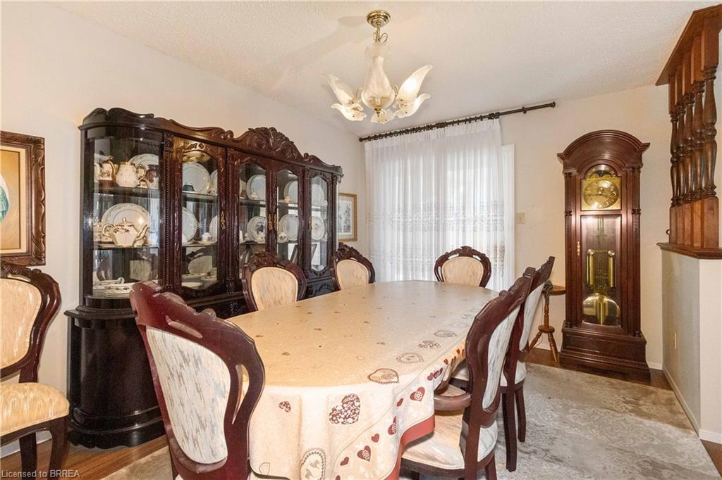 11 Sigurd Jensen Court, Brantford, ON - Indoor Photo Showing Dining Room