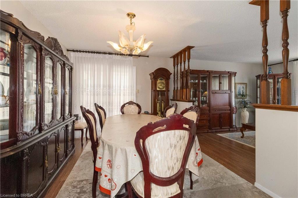 11 Sigurd Jensen Court, Brantford, ON - Indoor Photo Showing Dining Room