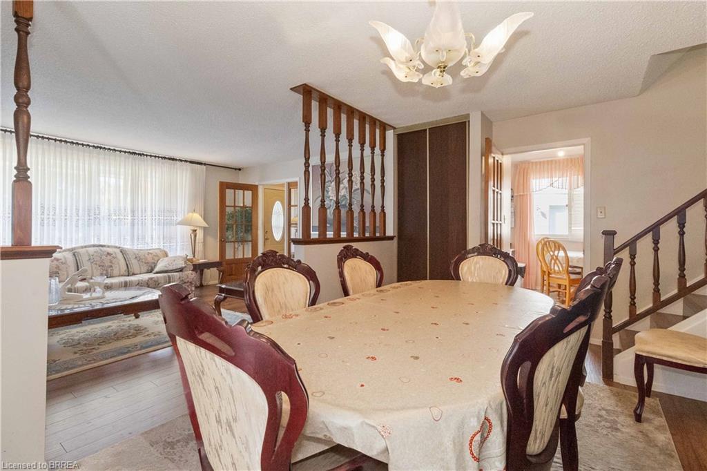 11 Sigurd Jensen Court, Brantford, ON - Indoor Photo Showing Dining Room