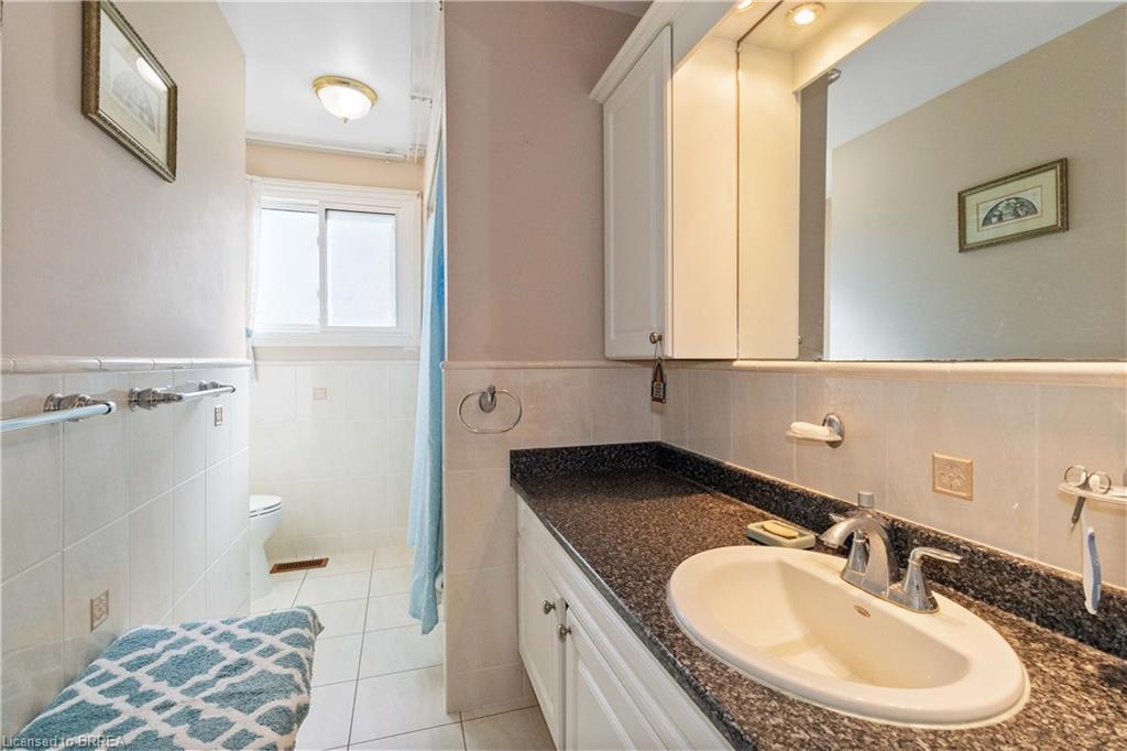 11 Sigurd Jensen Court, Brantford, ON - Indoor Photo Showing Bathroom