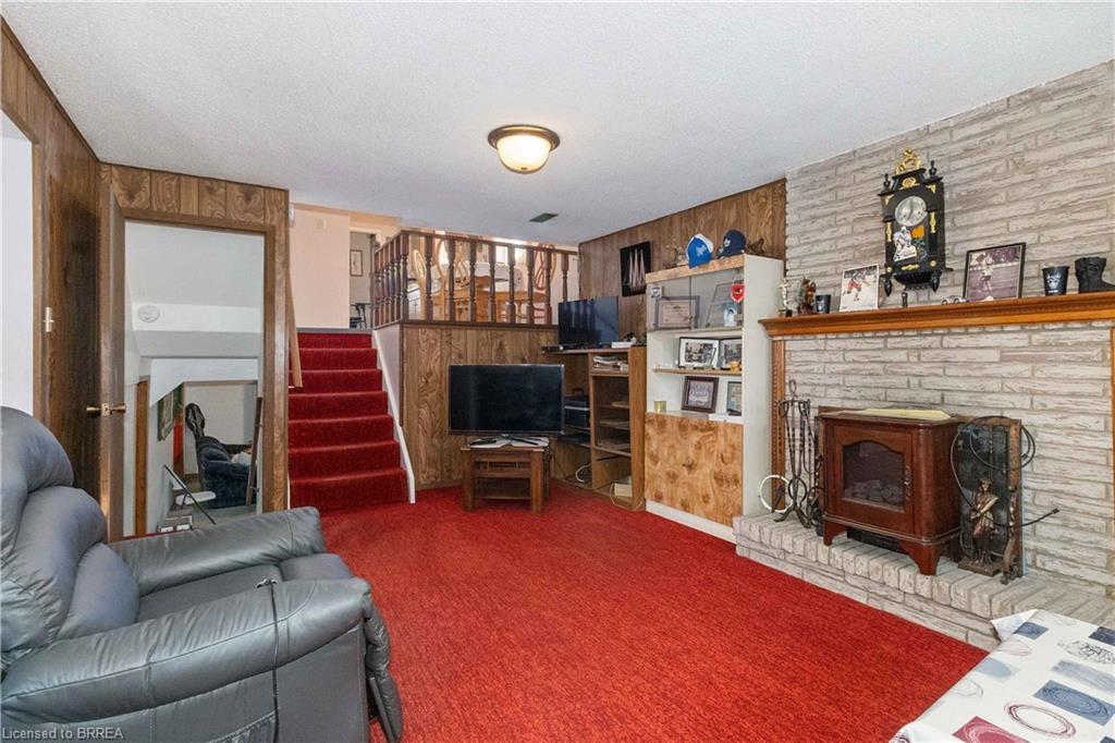 11 Sigurd Jensen Court, Brantford, ON - Indoor Photo Showing Living Room With Fireplace