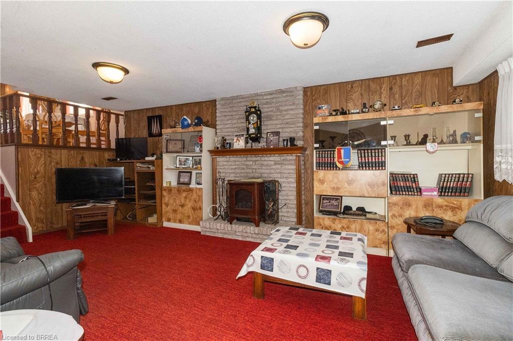 11 Sigurd Jensen Court, Brantford, ON - Indoor Photo Showing Living Room With Fireplace