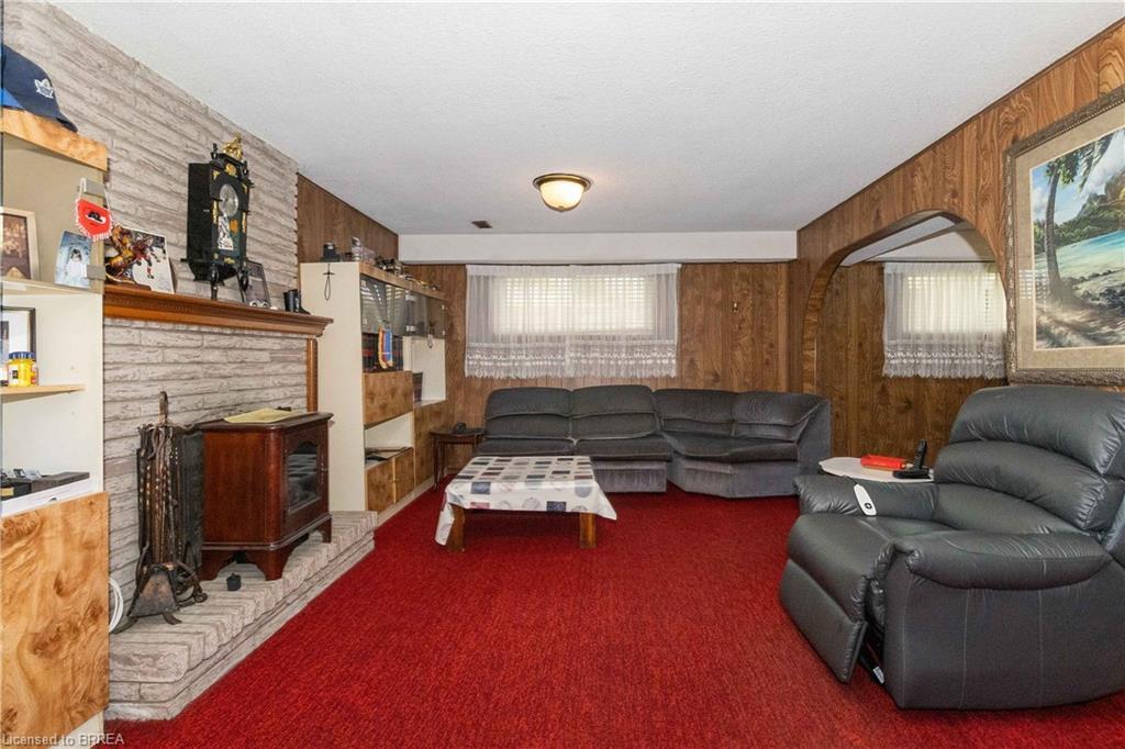 11 Sigurd Jensen Court, Brantford, ON - Indoor Photo Showing Living Room With Fireplace