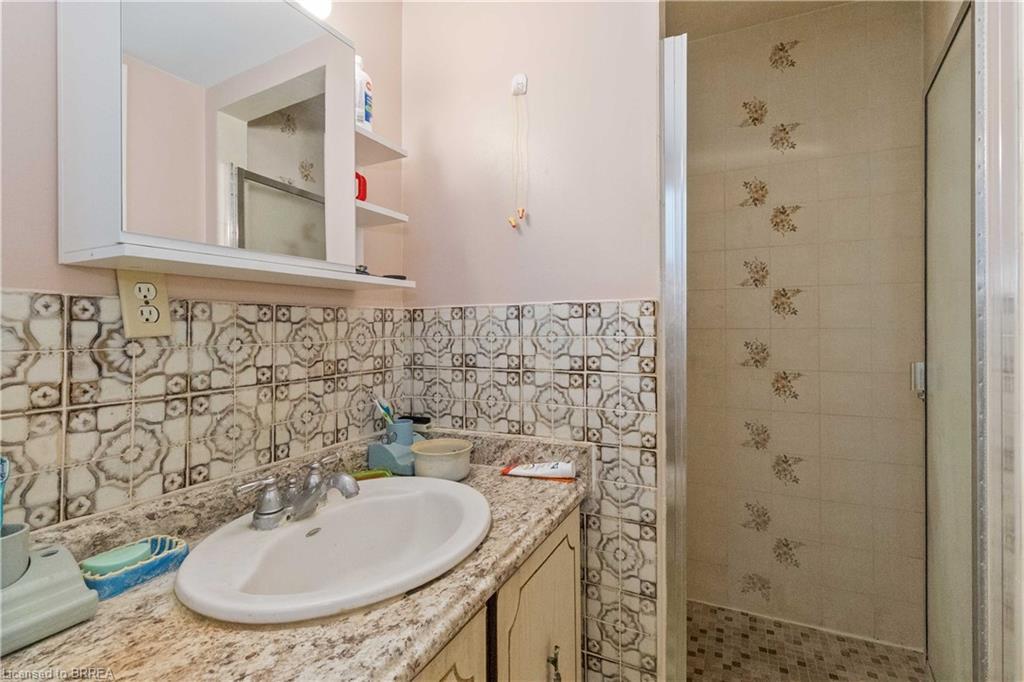 11 Sigurd Jensen Court, Brantford, ON - Indoor Photo Showing Bathroom