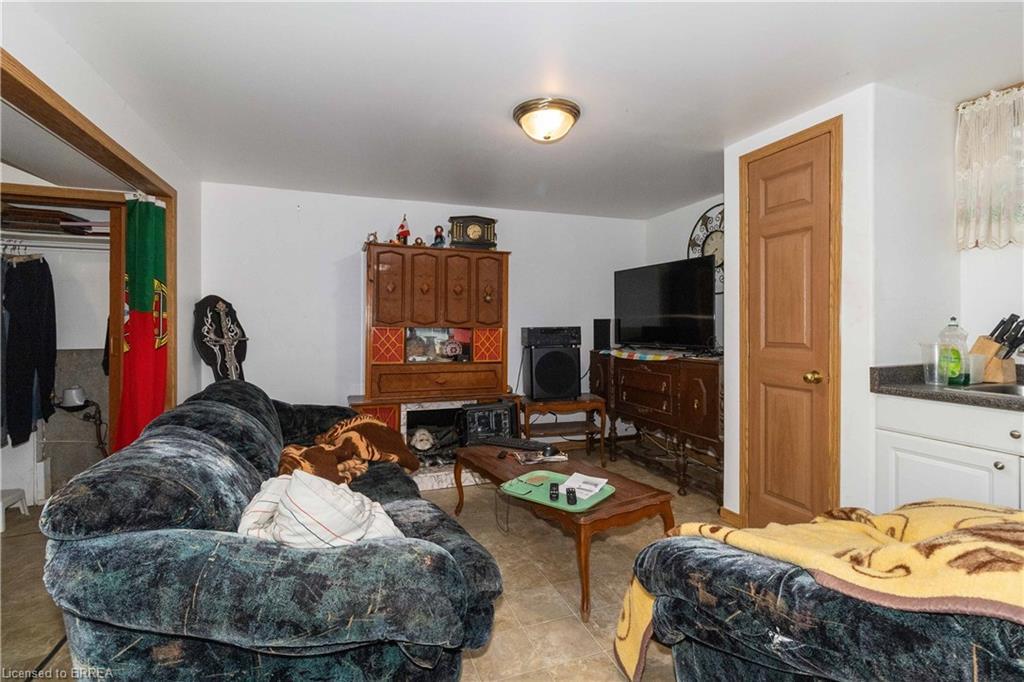 11 Sigurd Jensen Court, Brantford, ON - Indoor Photo Showing Living Room