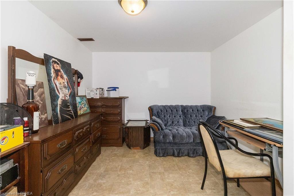 11 Sigurd Jensen Court, Brantford, ON - Indoor