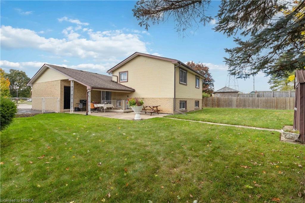 11 Sigurd Jensen Court, Brantford, ON - Outdoor