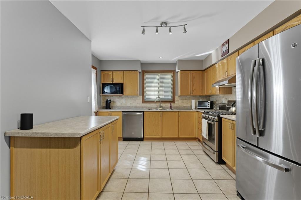 23 Garners Lane, Brantford, ON - Indoor Photo Showing Kitchen With Double Sink
