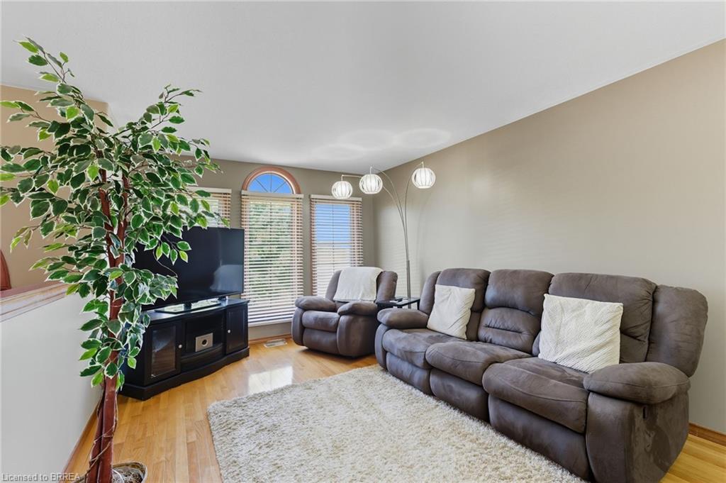 23 Garners Lane, Brantford, ON - Indoor Photo Showing Living Room