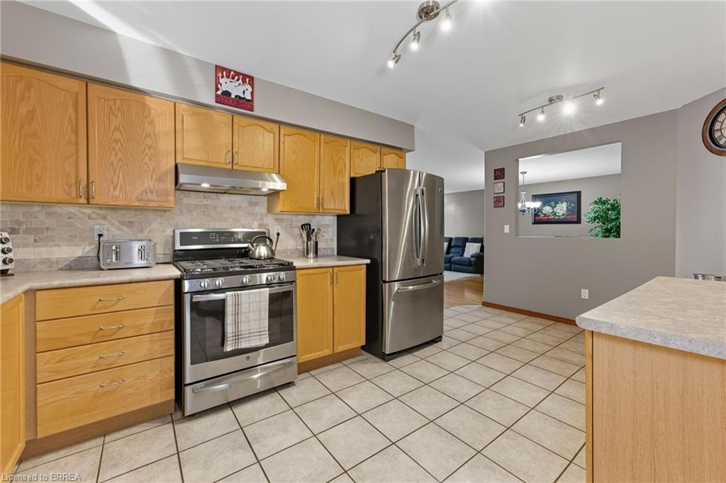 23 Garners Lane, Brantford, ON - Indoor Photo Showing Kitchen