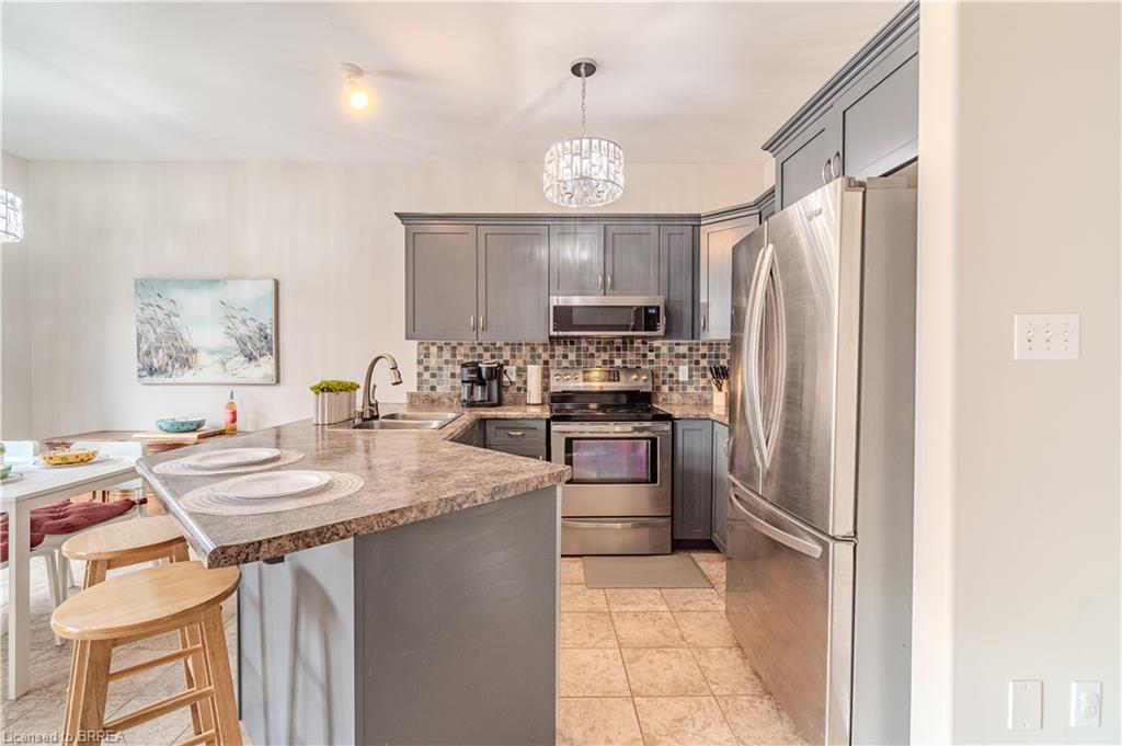 11 Irongate Drive, Paris, ON - Indoor Photo Showing Kitchen With Double Sink