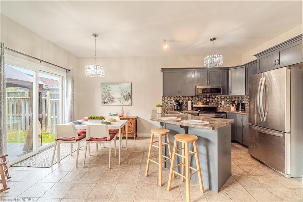 11 Irongate Drive, Paris, ON - Indoor