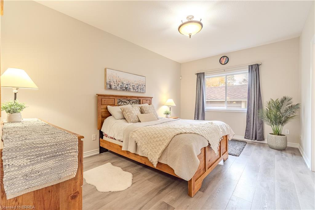 11 Irongate Drive, Paris, ON - Indoor Photo Showing Bedroom