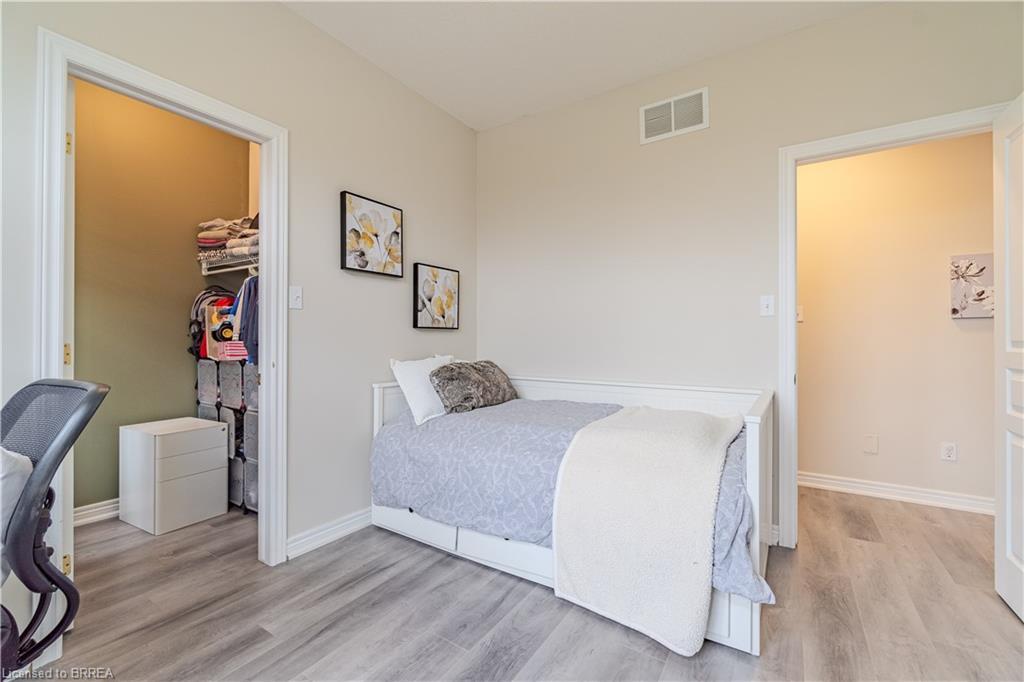 11 Irongate Drive, Paris, ON - Indoor Photo Showing Bedroom
