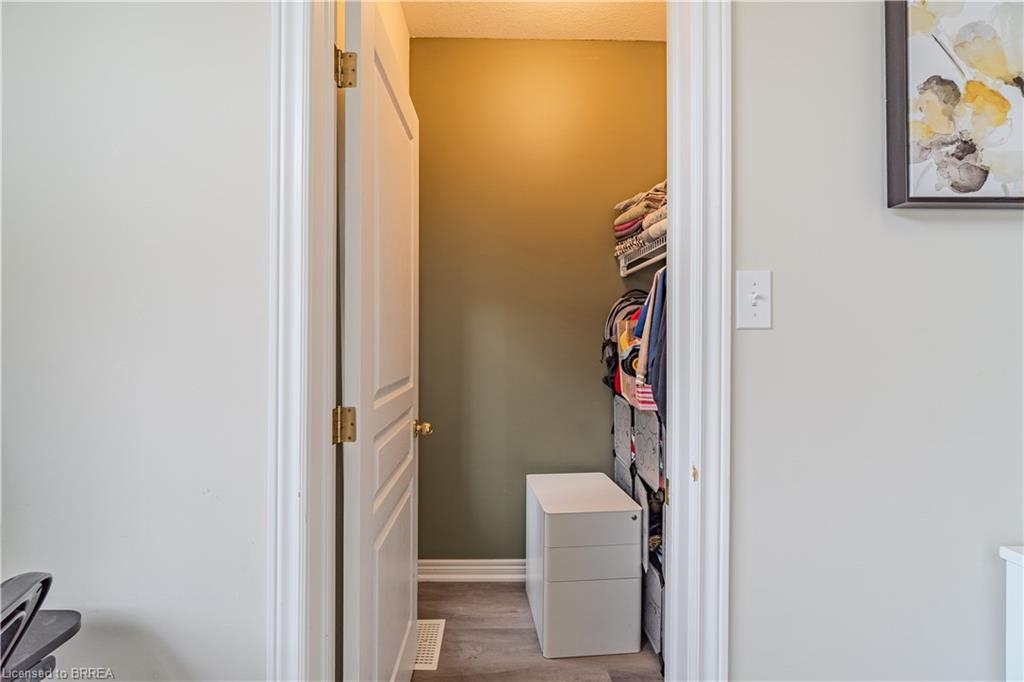 11 Irongate Drive, Paris, ON - Indoor