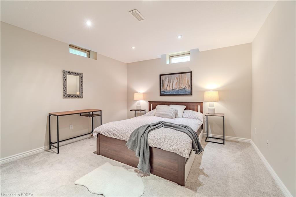 11 Irongate Drive, Paris, ON - Indoor Photo Showing Bedroom