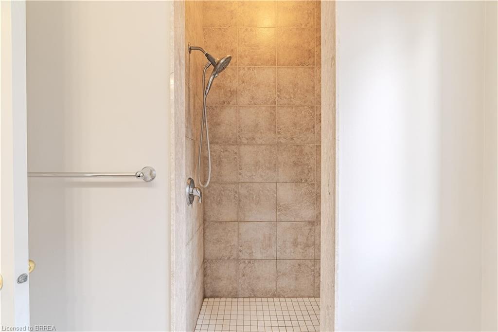 11 Irongate Drive, Paris, ON - Indoor