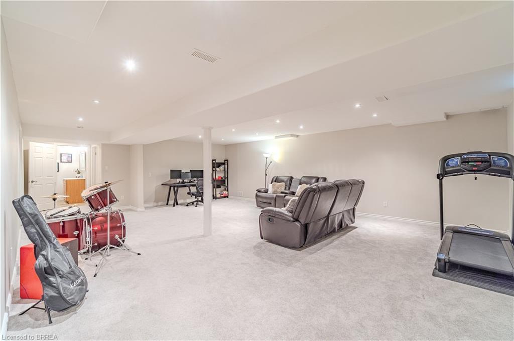 11 Irongate Drive, Paris, ON - Indoor