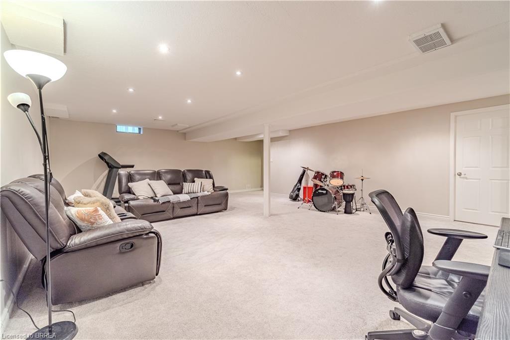 11 Irongate Drive, Paris, ON - Indoor