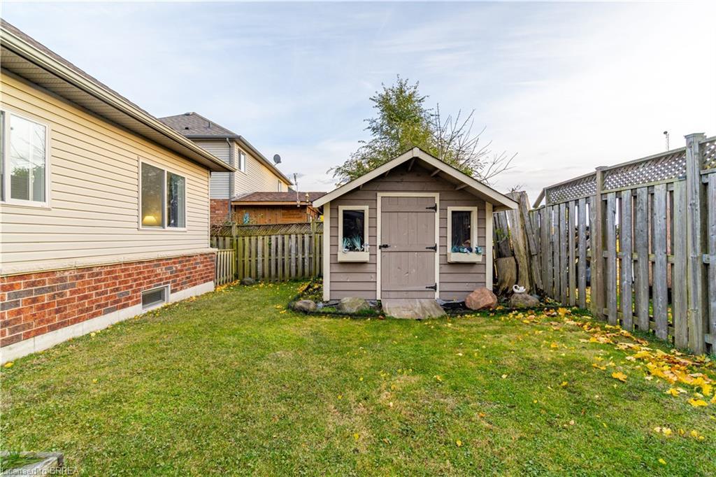 11 Irongate Drive, Paris, ON - Outdoor