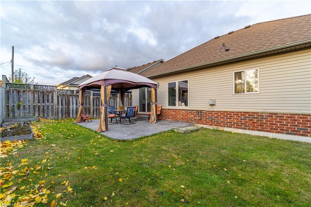 11 Irongate Drive, Paris, ON - Outdoor